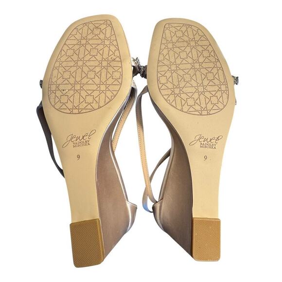 Jewel Badgley Mischka NEW Adelynn Perfect Simplicity Wedge Heel Champagne 9 Hoco - Picture 10 of 10
